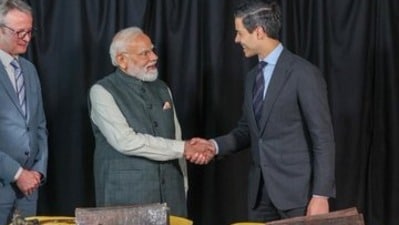চোল আমলের ভারতীয় তাম্রলিপি ফিরিয়ে দিল নেদারল্যান্ডস (সৌজন্যে টুইটার) চোল আমলের ভারতীয় তাম্রলিপি ফিরিয়ে দিল নেদারল্যান্ডস (সৌজন্যে টুইটার)