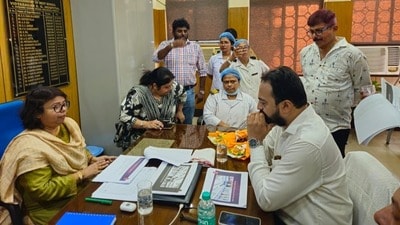 বিদ্যাসাগর স্টেট জেনারেল হাসপাতালে বিজেপি বিধায়ক ডাঃ ইন্দ্রনীল খাঁ (সৌজন্যে টুইটার) বিদ্যাসাগর স্টেট জেনারেল হাসপাতালে বিজেপি বিধায়ক ডাঃ ইন্দ্রনীল খাঁ (সৌজন্যে টুইটার)