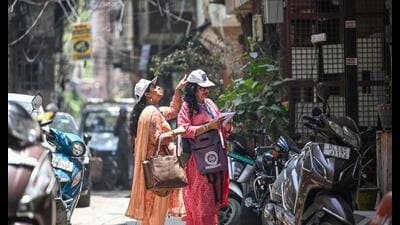 Teachers on Census duty collect household data during the ongoing Census exercise in Karol Bagh on Saturday (Hindustan Times) Teachers on Census duty collect household data during the ongoing Census exercise in Karol Bagh on Saturday (Hindustan Times)