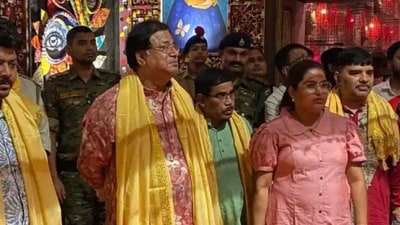 ধৃত নেত্রীর নাম মৌমিতা ভট্টাচার্য, তিনি উদয়ন গুহ ঘনিষ্ঠ হিসেবে পরিচিত। ধৃত নেত্রীর নাম মৌমিতা ভট্টাচার্য, তিনি উদয়ন গুহ ঘনিষ্ঠ হিসেবে পরিচিত।