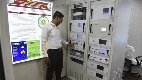 An inside view of air quality monitoring and forecasting station in Chandni Chowk. (HT Archive)