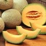 <p><strong>పీసీఓఎస్ సమస్యకు చెక్ - </strong>సాధారణంగా ఇనోసిటాల్‌ను విటమిన్ బీ8 అని పిలుస్తారు. టెక్నికల్‌గా ఇది విటమిన్ కానప్పటికీ, శరీరంలో సహజంగా ఉత్పత్తి అయ్యే ఒక షుగర్ ఆల్కహాల్. ఇది కణాల నిర్మాణాన్ని కాపాడటానికి, ఇన్సులిన్ సిగ్నలింగ్‌ను మెరుగుపరచడానికి, మెదడు పనితీరుకు సహాయపడుతుంది. డాక్టర్ వాత్స్య ప్రకారం.. “ఒక కప్పు ఖర్బూజ ముక్కలలో దాదాపు 500 నుంచి 600 మిల్లీగ్రాముల ఇనోసిటాల్ ఉంటుంది. ఇది శరీరంలో ఇన్సులిన్ సామర్థ్యాన్ని పెంచుతుంది. అలాగే శరీరంలో ఫ్యాట్ మెటబాలిజం (కొవ్వు కరగడం) ప్రక్రియకు మద్దతు ఇస్తుంది. ఈ కారణాల వల్ల మహిళల్లో వచ్చే పీసీఓఎస్, ఇన్సులిన్ రెసిస్టెన్స్, ఊబకాయం వంటి హార్మోన్ల సమస్యలను తగ్గించడంలో కర్బూజ క్లినికల్‌గా అద్భుతంగా పనిచేస్తుంది.”</p>