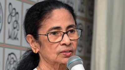 ভোটে শোচনীয় পরাজয়ের পরে বাম, কংগ্রেস, অতিবামদের সঙ্গে নিয়ে জোট গড়ার আহ্বান জানিয়েছেন মমতা বন্দ্যোপাধ্যায়। (@AITCofficial X)