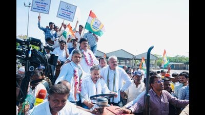 Centre decided to procure 2 lakh tons from Nashik onion growers through two central agencies to create a buffer stock and stabilise the onion wholesale price in the mandis. (HT)