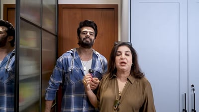 Farah Khan visits Maniesh Paul's new house in Mumbai.