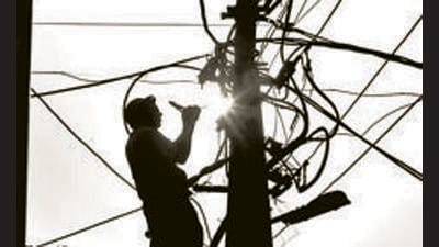 The development comes nearly a month after the Appellate Tribunal for Electricity (APTEL) quashed the DERC’s proposal to conduct the exercise through the CAG itself. (HT archive)