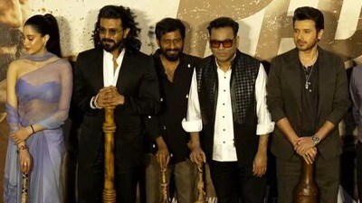 Ram Charan: నా చెయ్యి బాగానే ఉంది.. ఇది బుచ్చి ఇచ్చిన గిఫ్ట్.. మంచి జ్ఞాపకం.. తన గుర్తింపు కోసం పెద్ది చేసే జర్నీ: చరణ్ Ram Charan: నా చెయ్యి బాగానే ఉంది.. ఇది బుచ్చి ఇచ్చిన గిఫ్ట్.. మంచి జ్ఞాపకం.. తన గుర్తింపు కోసం పెద్ది చేసే జర్నీ: చరణ్