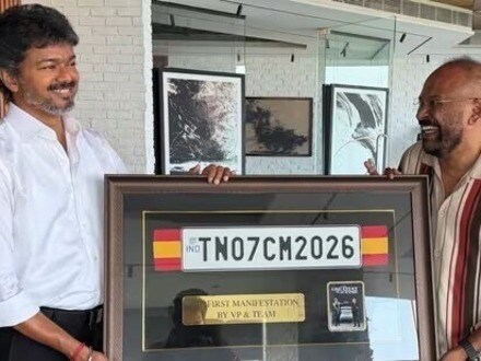 বিজয়ের সঙ্গে দেখা করলেন ‘গোট’ পরিচালক