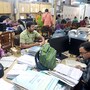 সরকারি চাকরিতে আবেদনের সর্বোচ্চ বয়সসীমা বৃদ্ধি করতে প্রশাসনিকভাবে এই নিয়ে নির্দেশিকা জারি করল রাজ্যের অর্থ দফতর।