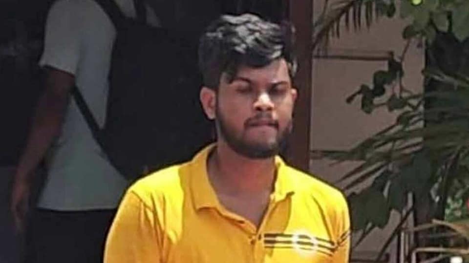 বিধায়ক দিলীপ মণ্ডল পুত্র অর্ঘ্যকে পুলিশ অস্ত্র সহ গ্রেফতার করল।