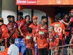 విజయ సంబరాల్లో ఎస్​ఆర్​హెచ్​ ఆటగాళ్లు..(PTI)