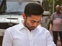 বিল্ডিং বিভাগের আইনের ৪০১ ধারায় এই নোটিসটি পাঠানো হয়েছে অভিষেককে