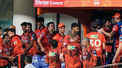 విజయ సంబరాల్లో ఎస్ఆర్హెచ్ ఆటగాళ్లు.. (PTI) విజయ సంబరాల్లో ఎస్ఆర్హెచ్ ఆటగాళ్లు.. (PTI)