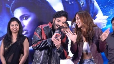 ఇప్పుడు నా వల్ల నువ్వు గర్వపడేలా చేస్తాను.. హీరోయిన్ పాయల్ రాజ్పుత్ కోసం పాట పాడిన హీరో సౌరభ్ ధింగ్రా ఇప్పుడు నా వల్ల నువ్వు గర్వపడేలా చేస్తాను.. హీరోయిన్ పాయల్ రాజ్పుత్ కోసం పాట పాడిన హీరో సౌరభ్ ధింగ్రా