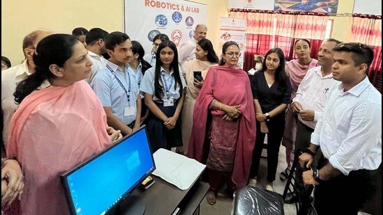 Encouraging students of the government school, PAU to make full use of the facility, Jain said today’s era is driven by artificial intelligence and advanced technologies. (HT Photo)