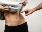 Trainer shares effective deep core workout for toned abs without weights. (Pexels )