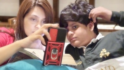 রাহুলের মৃত্যুশোক চেপে ‘দায়িত্বশীল’ মা প্রিয়াঙ্কা,সহজকে আগলে ‘ক্ষ্যাপামি’ও করছেন রাহুলের মৃত্যুশোক চেপে ‘দায়িত্বশীল’ মা প্রিয়াঙ্কা,সহজকে আগলে ‘ক্ষ্যাপামি’ও করছেন