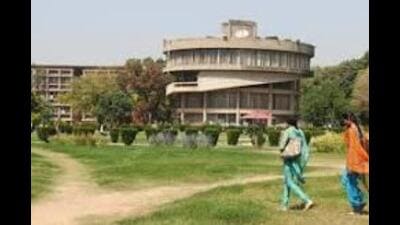 Across four academic sessions, starting 2018-19 through 2021-22, the fees went unrecovered across university departments, regional centres and constituent colleges, taking the dues to ₹13 crore. (HT File) Across four academic sessions, starting 2018-19 through 2021-22, the fees went unrecovered across university departments, regional centres and constituent colleges, taking the dues to ₹13 crore. (HT File)