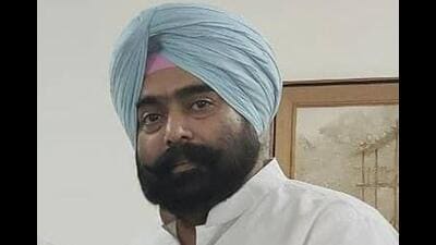 The Enforcement Directorate (ED) has summoned former Congress MLA from Faridkot Kushaldeep Singh Dhillon, alias Kiki Dhillon, in connection with a Prevention of Money Laundering Act (PMLA) probe. The Enforcement Directorate (ED) has summoned former Congress MLA from Faridkot Kushaldeep Singh Dhillon, alias Kiki Dhillon, in connection with a Prevention of Money Laundering Act (PMLA) probe.