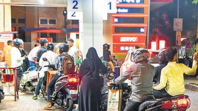 The situation remained largely normal in Mumbai, where petrol pump operators and employees said there was no visible panic buying or abrupt change in consumer behaviour following the recent fuel price hike. (Bhushan Koyande/HT Photo) The situation remained largely normal in Mumbai, where petrol pump operators and employees said there was no visible panic buying or abrupt change in consumer behaviour following the recent fuel price hike. (Bhushan Koyande/HT Photo)