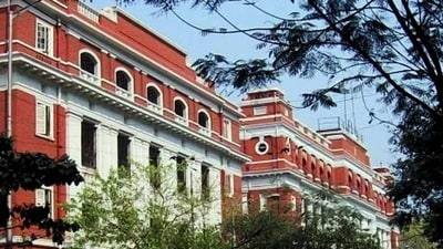 ৫ সরকারি হাসপাতালে কড়া পুলিশি পাহারা ৫ সরকারি হাসপাতালে কড়া পুলিশি পাহারা