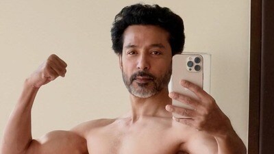 টোটার সিক্স প্যাক দেখে প্রশংসায় পঞ্চমুখ নেটপাড়া