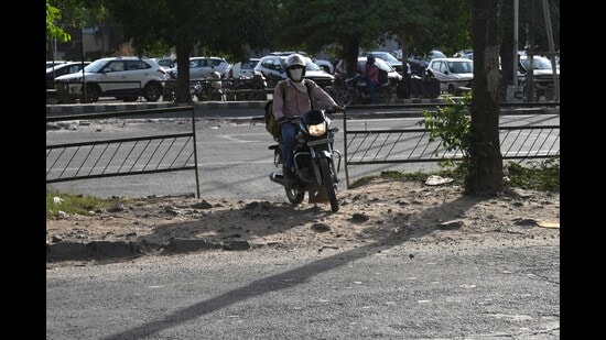 A motorcyclist crossed through an illegal cut at the Sector 68-80 dividing road in Mohali on Wednesday (Keshav Singh/HT)