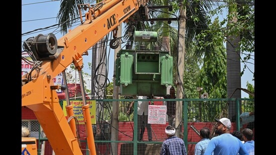 Officials blamed excess load, damaged cable boxes and maintenance work for disruptions affecting Old Gurugram and nearby localities. (Parveen Kumar/HT)