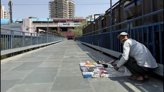 The bridge is totally deserted, except for vendor Vijay, manning his modest stall of ear pods. (HT Photo)