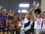 East Bengal FC players celebrate with the ISL trophy after their win against Inter Kashi. (Samir Jana/HT)