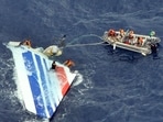 (FILES) - This handout picture released June 8, 2009 by the Brazilian Navy shows divers recovering part of the tail section from the Air France A330 aircraft that crashed in midflight over the Atlantic ocean