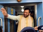 Haryana Chief Minister Nayab Singh Saini travels by train to Delhi to support fuel conservation and public transport initiatives Haryana Chief Minister Nayab Singh Saini travels by train to Delhi to support fuel conservation and public transport initiatives