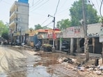 To make matters worse, garbage is strewn all across the sidewalks and the roads too are dilapidated and full of slush. (HT Photo)