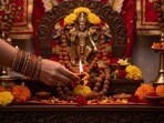 ఇంట్లో ఒకరికి పీరియడ్స్ వస్తే మరొకరు దీపం పెట్టచ్చా, ఉపవాసం సమయంలో నెలసరి వస్తే ఏం చేయాలి?(pinterest)