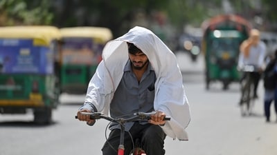 Mahesh Palawat, vice president at Skymet, said while a feeble western disturbance began impacting the western Himalayan region from Thursday, it is unlikely to impact Delhi. (Parveen Kumar/Hindustan Times)