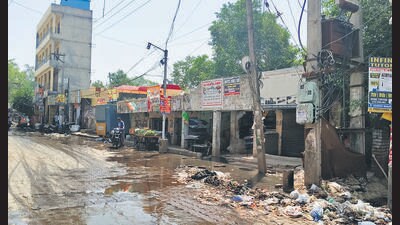 To make matters worse, garbage is strewn all across the sidewalks and the roads too are dilapidated and full of slush. (HT Photo) To make matters worse, garbage is strewn all across the sidewalks and the roads too are dilapidated and full of slush. (HT Photo)
