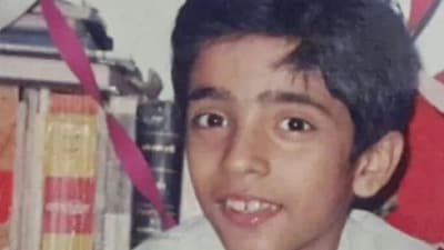 দুষ্টু চোখে তাকিয়ে থাকা এই ছেলেটি আজ মেয়েদের ক্রাশ