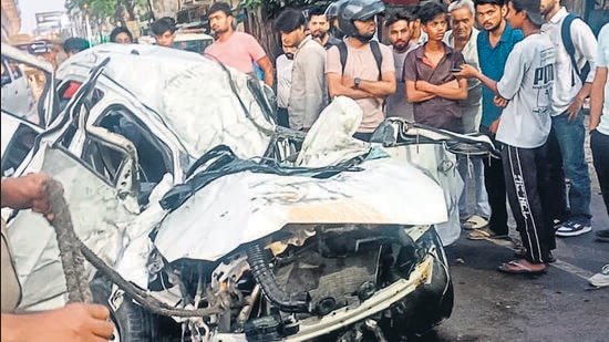 ACP (Modinagar) Bhaskar Verma told HT that the victims were returning to Meerut from Ghaziabad in a hatchback, and the driver probably lost control, hitting the road divider. (Sakib Ali/HT Photo)