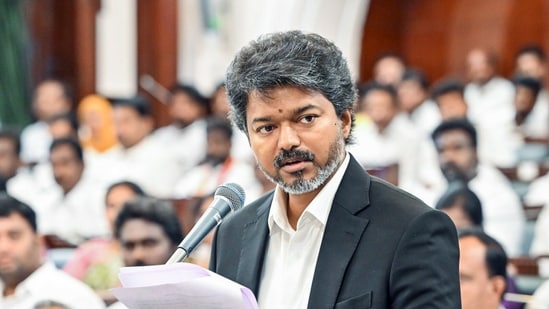 The swearing-in ceremony began at Lok Bhavan at 10 am, with Governor Rajendra Vishwanath Arlekar administering the oath of office to the minister-designates. (@TNDIPRNEWS)