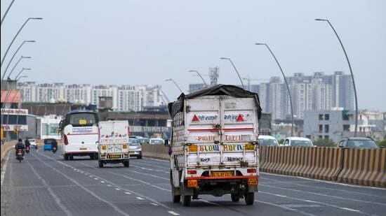 The interchange will be constructed at Sector 49/107. To be built near Sunworld Vanalika Sector 107 on one side and Hanuman Temple in Sector 49 on other side, this interchange will play a key role in connecting nearby areas including 7 X sectors, said officials. (HT Archive)