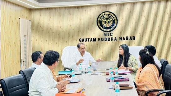 The projects include widening and strengthening of nearly 79-kms roads, construction of over 62-kms of rural roads and development of minor bridges to improve connectivity and traffic movement. (HT Photo)