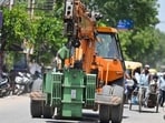 Dakshin Haryana Bijli Vitran Nigam workers replace a transformer in Sector-11 on Khandsa Road (Parveen Kumar/Hindustan Times)