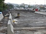 The long-pending expansion work of the Mutha River bridge on the Mumbai–Bengaluru Highway between Vadgaon and Warje has entered its final stage. (MAHENDRA KOLHE/ HT)