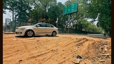 A worn-out road in Mohali. Sights like this are common across the city, making roads difficult to navigate, especially for two-wheelers. (Ravi Kumar/HT) A worn-out road in Mohali. Sights like this are common across the city, making roads difficult to navigate, especially for two-wheelers. (Ravi Kumar/HT)