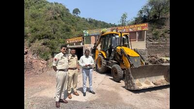 After completing all legal formalities under Section 52-A of the NDPS Act, including certification of inventory, the court directed that these vehicles be disposed of through auction by the competent drug disposal committee as per law. (HT Photo) After completing all legal formalities under Section 52-A of the NDPS Act, including certification of inventory, the court directed that these vehicles be disposed of through auction by the competent drug disposal committee as per law. (HT Photo)