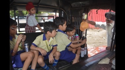An elderly man offers cold water to children seated inside an auto-rickshaw on a hot summer day in Amritsar. (Sameer Sehgal/HT) An elderly man offers cold water to children seated inside an auto-rickshaw on a hot summer day in Amritsar. (Sameer Sehgal/HT)