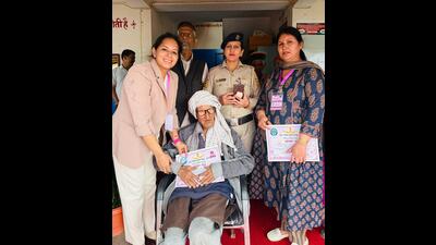 Out of the total 3,151 registered voters in the Rohru MC, 2,436 electors exercised their franchise during the polling held from 7 am to 3 pm through electronic voting machines. (HT Photo)