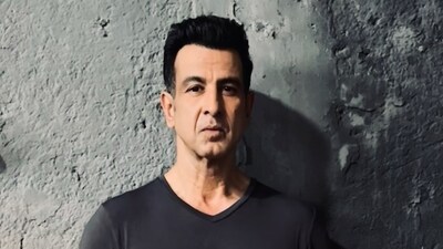 Ronit Roy will soon be seen in Teen Kauwe. Ronit Roy will soon be seen in Teen Kauwe.