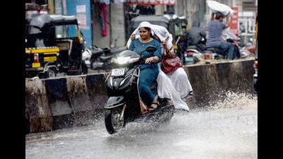 Several low-lying localities witnessed waterlogging, severely impacting vehicular movement and slowing down traffic across major roads. (MAHENDRA KOLHE/HT) Several low-lying localities witnessed waterlogging, severely impacting vehicular movement and slowing down traffic across major roads. (MAHENDRA KOLHE/HT)