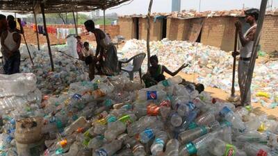 The latest crackdown came after a retailer was found stocked with around 1,810 kgs of SUP at a house in Shivaji Nagar, officials said. (HT archive) The latest crackdown came after a retailer was found stocked with around 1,810 kgs of SUP at a house in Shivaji Nagar, officials said. (HT archive)